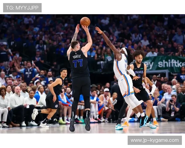 东契奇压哨一投打进，独行侠主场欢腾